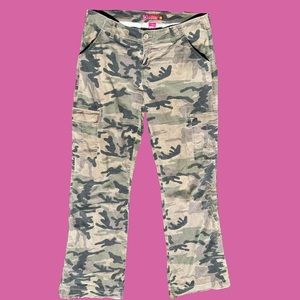 So…so real so right Cargo Pants